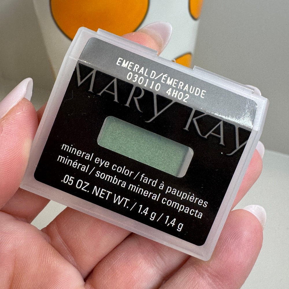 Mary Kay Mineral Eye Color Emerald Green Shimmer Eyeshadow 030110 .05oz NEW